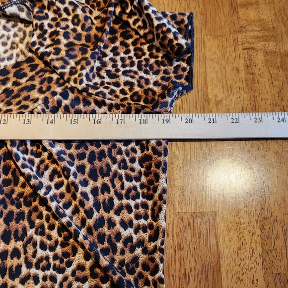 V-neck Animal Print Top - Picture 4 of 5